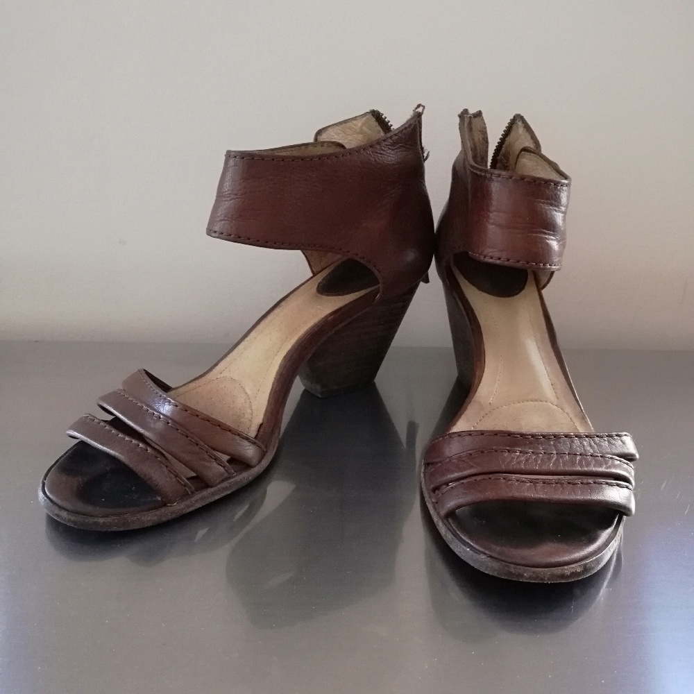 Frye Reina Heeled Sandal 7M